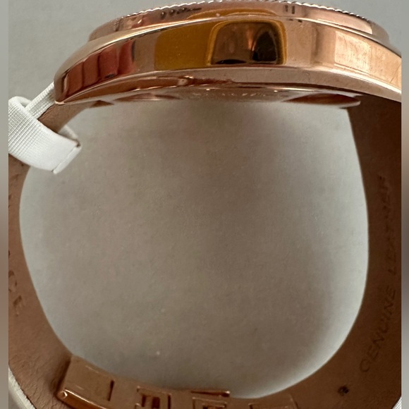 Versace Watch Ladies Rose Gold In Amazing Condition.
Reference No: 67Q battery - Picture 6 of 8